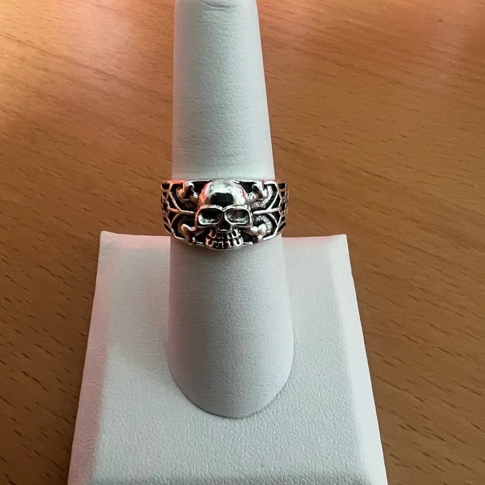 Brand New Silver Skull Ring